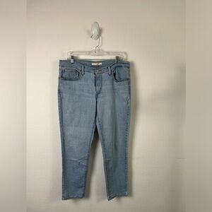 Levi’s Boyfriend Ankle Classic Five Pocket Mid-Rise Light Blue Ankle Jeans